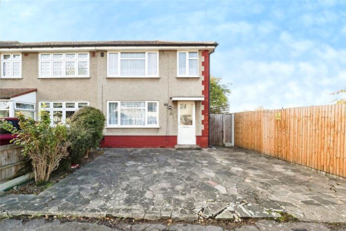 3 Bedroom End Of Terrace House For Sale In Maybank Avenue, Hornchurch, Essex, RM12