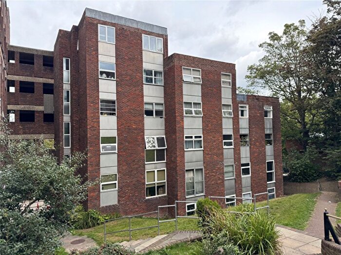 2 Bedroom Flat To Rent In Downs Road, Luton, Bedfordshire, LU1