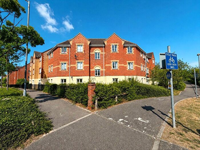 2 Bedroom Flat For Sale In Lennox Close, Chafford Hundred, Grays, Essex, RM16