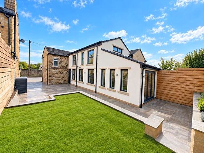 2 Bedroom End Of Terrace House To Rent In Robin Lane, Pudsey, LS28