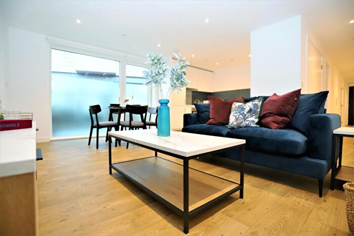 2 Bedroom Apartment To Rent In The Filaments, Salford Salford, M3