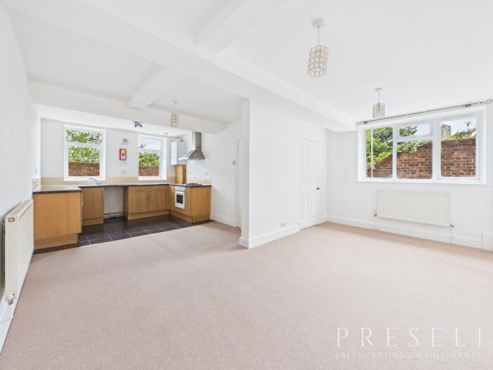 1 Bedroom Flat To Rent In Main Street, Goodwick, SA64