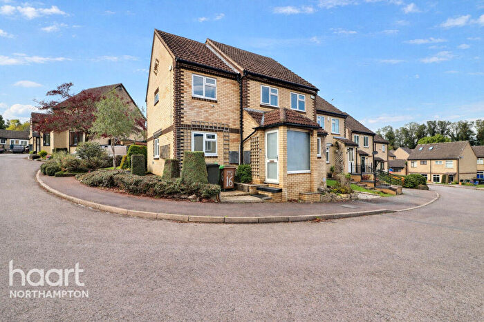 4 Bedroom Link Detached House For Sale In Raisins Field Close, Northampton, NN3