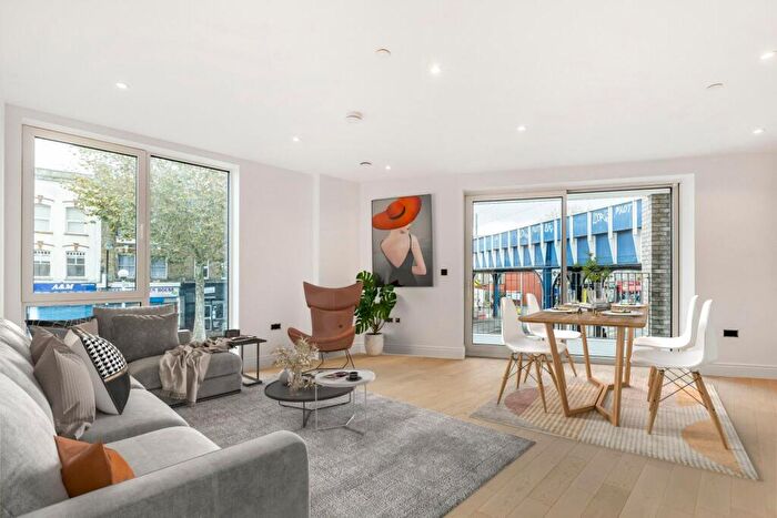2 Bedroom Flat For Sale In High Road Leyton, Grove Green, E10