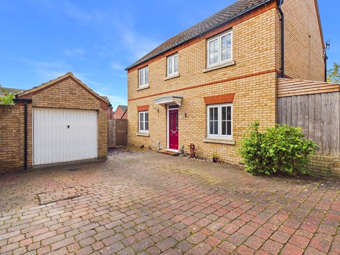 4 Bedroom Detached House For Sale In Orchard Way, Lower Stondon, SG16