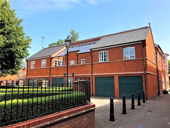 2 Bedroom Flat To Rent In Barley Way, Marlow, Buckinghamshire, SL7