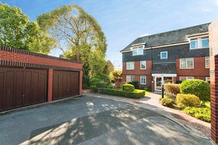 2 Bedroom Flat For Sale In Cranford Avenue, Exmouth, Devon, EX8