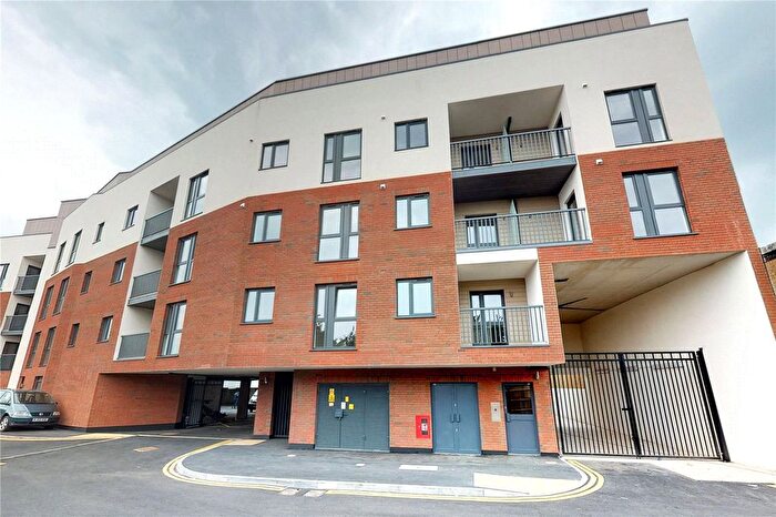 1 Bedroom Flat For Sale In Lyons Way, Slough, SL2