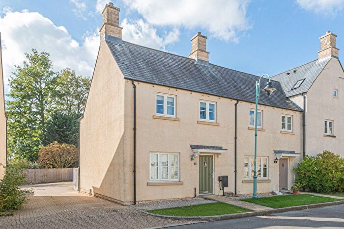 4 Bedroom Semi-Detached House For Sale In Hardie Close, Tetbury, GL8
