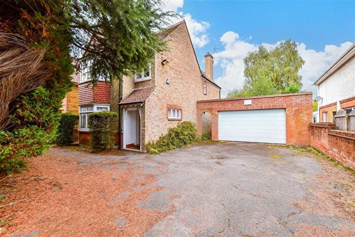 3 Bedroom Detached House For Sale In Loose Road, Maidstone, Kent, ME15