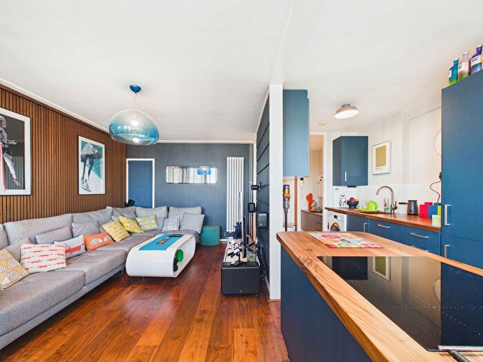 2 Bedroom Flat For Sale In Draper House, Southwark, SE1