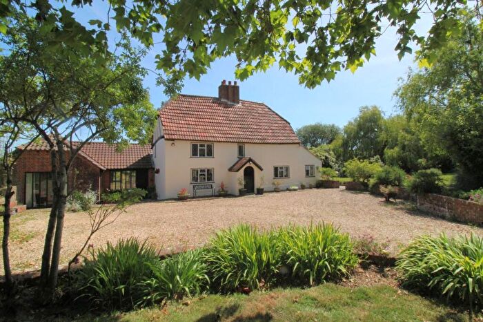 4 Bedroom Detached House For Sale In Triangle Lane, Titchfield, PO14