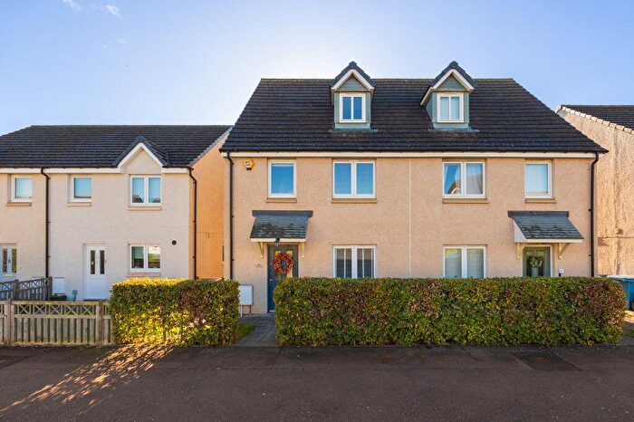 4 Bedroom Town House For Sale In Auld Coal Road, Bonnyrigg, EH19