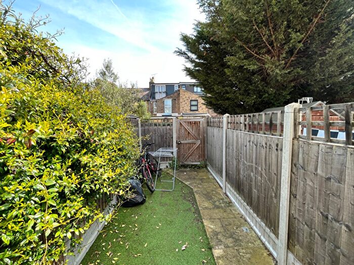 1 Bedroom Flat To Rent In Stanley Road, Chingford, E4