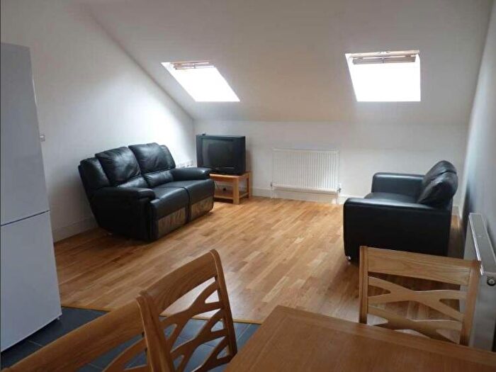 3 Bedroom Flat To Rent In Flat Exeter House, Selly Oak, West Midlands, B29
