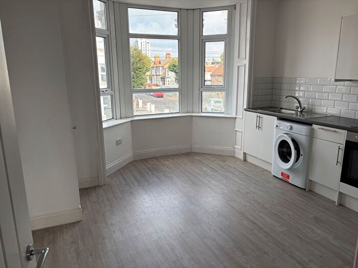 2 Bedroom Flat To Rent In York Road, Southend-On-Sea, SS1
