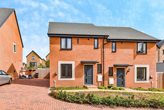 3 Bedroom Semi-Detached House For Sale In Inkwell Road, Frome, BA11
