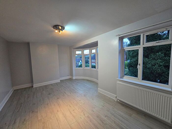 2 Bedroom Flat To Rent In Deepdene Court, Winchmore Hill, London, N21