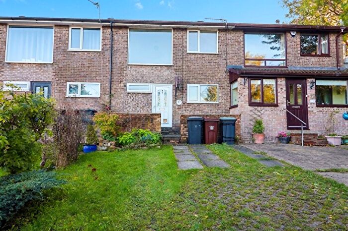 3 Bedroom Terraced House For Sale In Turnlee Drive, Glossop, SK13