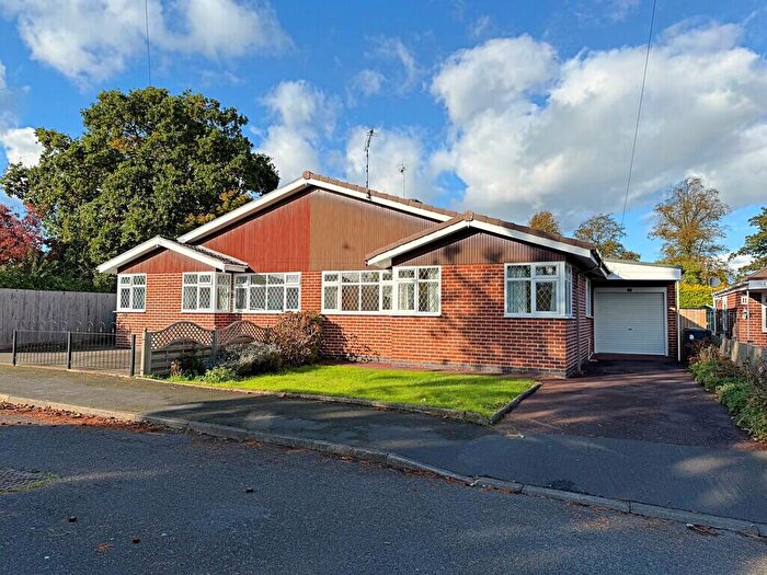 2 Bedroom Detached Bungalow For Sale In Sunshine Close, Kenilworth, CV8