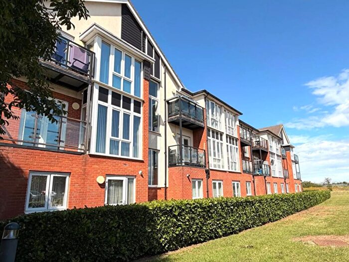 2 Bedroom Apartment For Sale In Griffiths Road, Purfleet-On-Thames, RM19