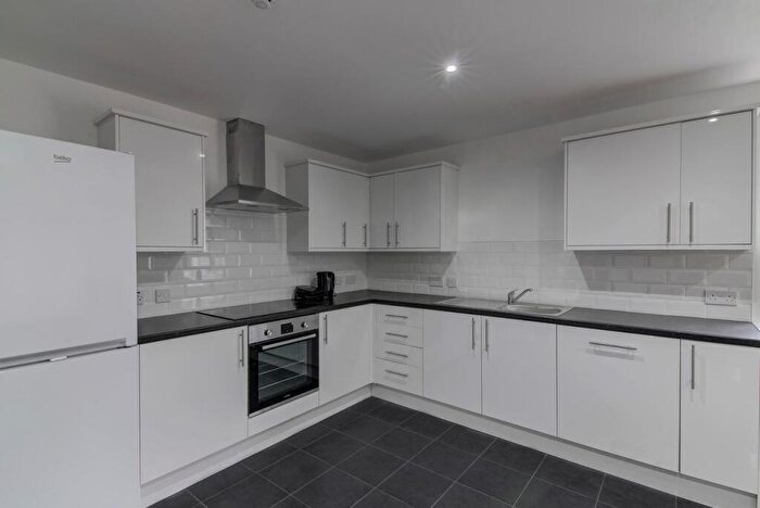 8 Bedroom Flat To Rent In Stonemasons Close, Liverpool, L7