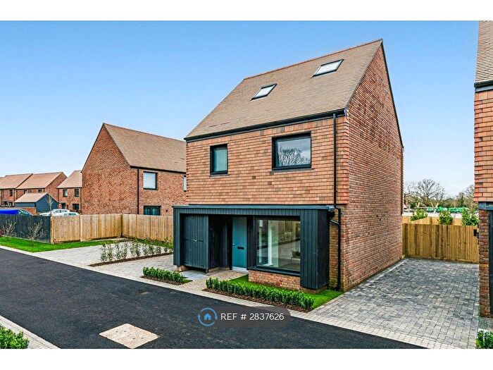 4 Bedroom Semi-Detached House To Rent In Medland Close, Cranleigh, GU6