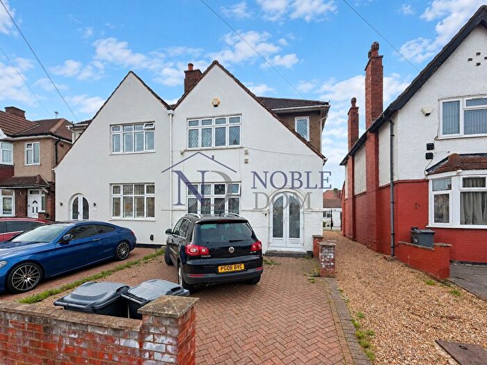 3 Bedroom Semi-Detached House To Rent In Heath Road, Hounslow, TW3