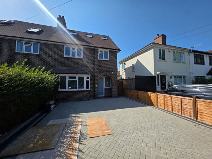 Studio To Rent In Avenue Gardens, Horley, RH6