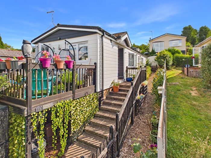 2 Bedroom Mobile/park Home For Sale In Old Sax Lane, Chartridge, Chesham, Buckinghamshire, HP5