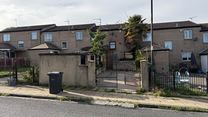 3 Bedroom Terraced House For Sale In Wenborough Lane, Bradford, BD4