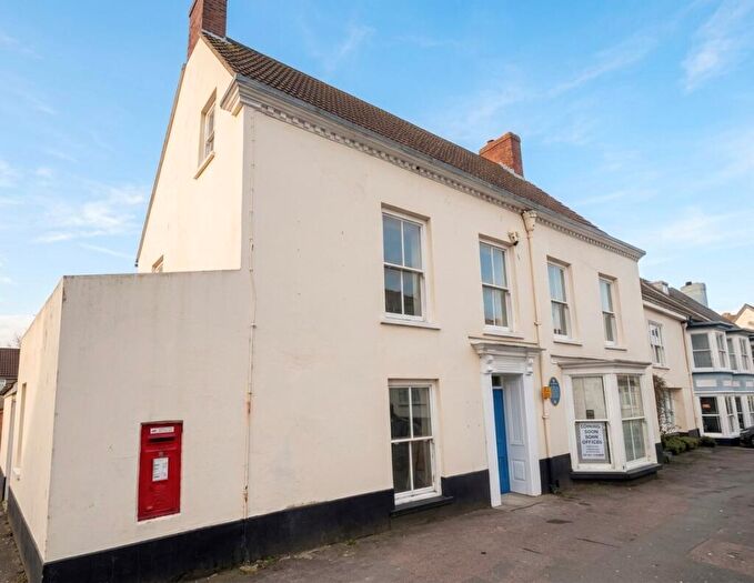2 Bedroom Flat To Rent In New Street, Honiton, EX14