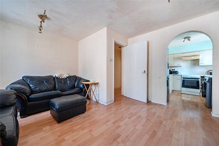 2 Bedroom Flat For Sale In St Pauls Rise, Palmers Green, London, N13