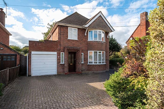 3 Bedroom Detached House For Sale In Croft Avenue, Andover, SP10