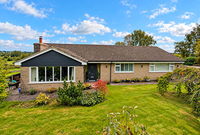 4 Bedroom Detached Bungalow For Sale In Main Road, Middle Mayfield, DE6