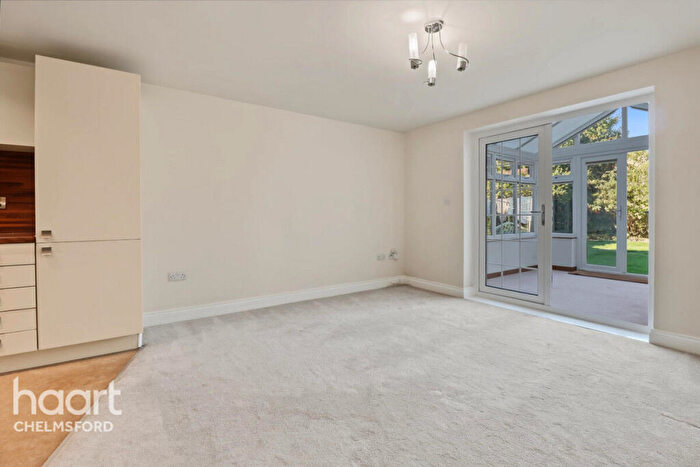 2 Bedroom Maisonette For Sale In Fourth Avenue, Chelmsford, CM1