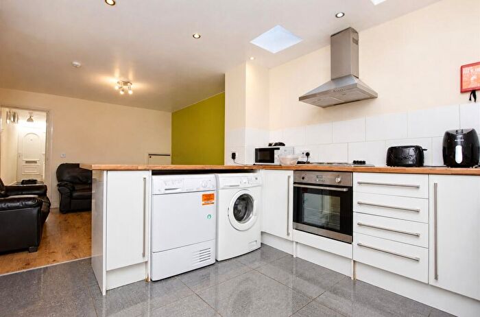 6 Bedroom House To Rent In Heeley Road, Birmingham, B29