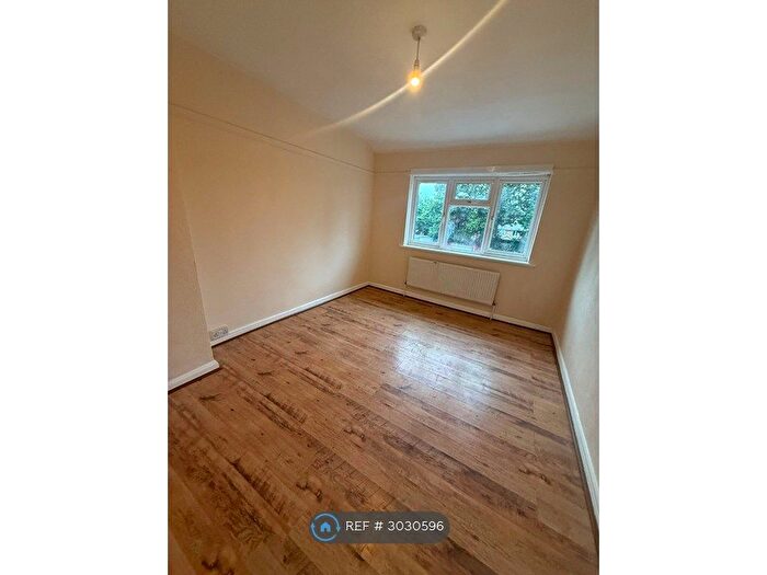 3 Bedroom Semi-Detached House To Rent In Hawthorn Road, Birmingham, B44