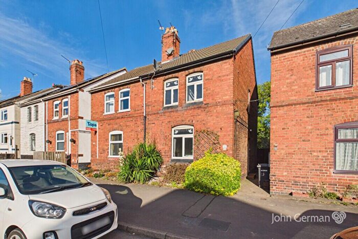 3 Bedroom Semi-Detached House For Sale In Woodland Road, Stanton, DE15