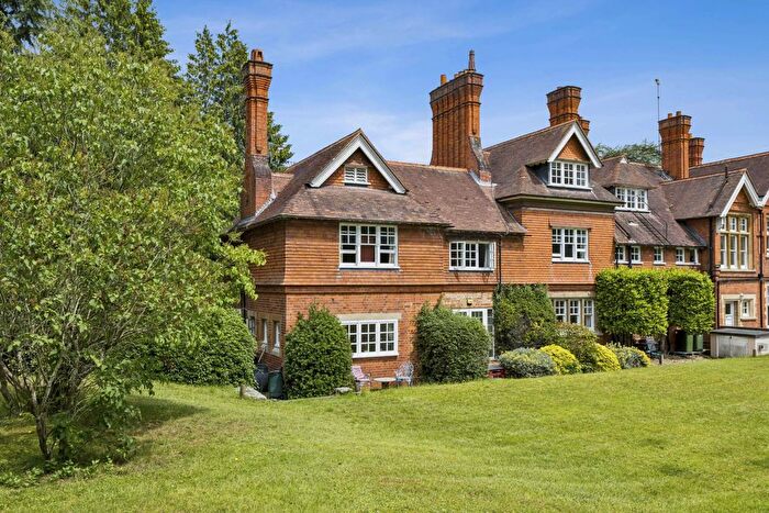 2 Bedroom Flat For Sale In Crowsley Road, Lower Shiplake, RG9