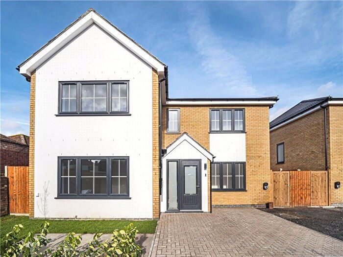 4 Bedroom Detached House To Rent In Todd Close, Bexleyheath, DA6