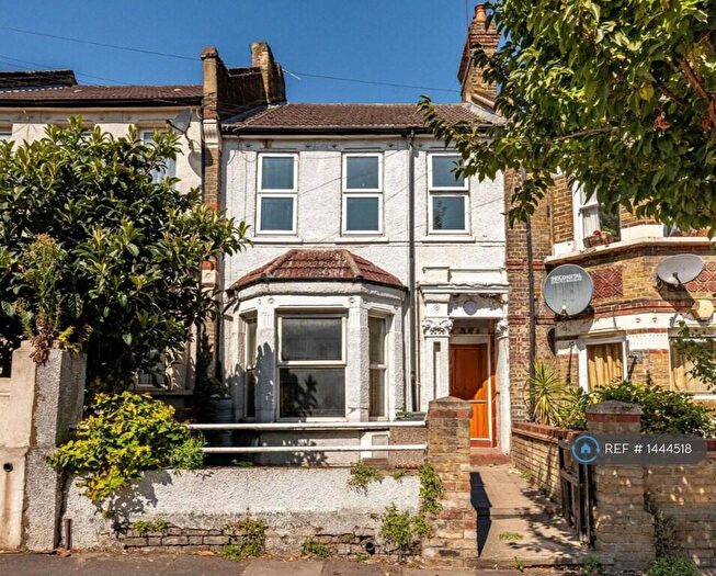 2 Bedroom Flat To Rent In Griffin Road, London, SE18