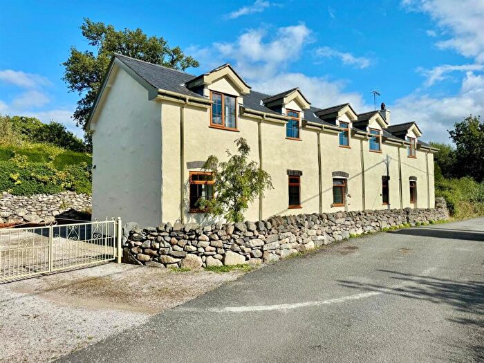 3 Bedroom Detached House For Sale In Tyn Y Groes, LL32