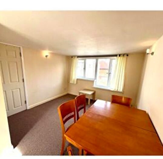 3 Bedroom Town House To Rent In Gordon Street, Leamington Spa, Warwickshire, CV31