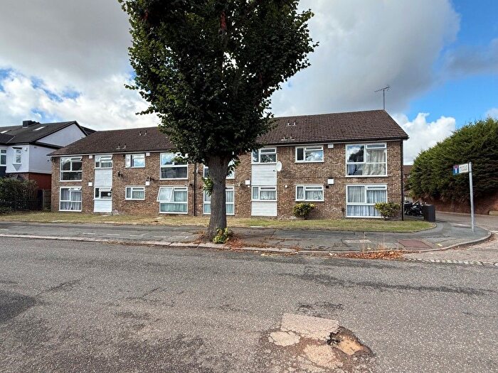 2 Bedroom Flat For Sale In Royle Close, Romford, RM2