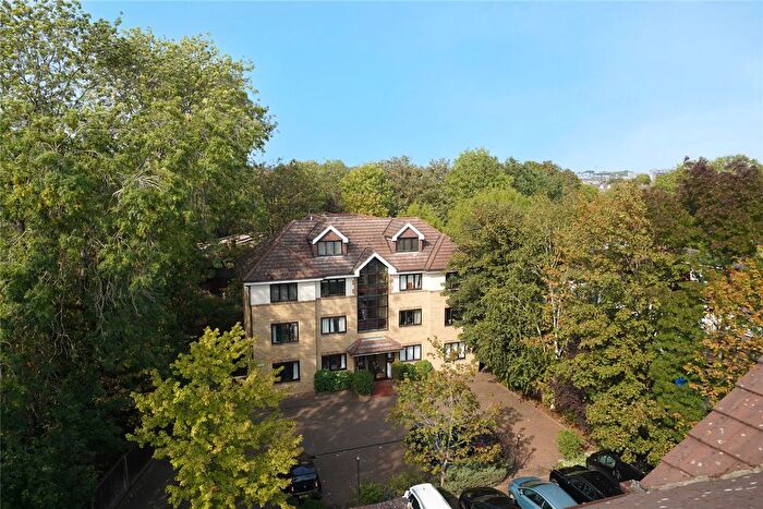2 Bedroom Flat To Rent In Rothesay Avenue, London, SW20