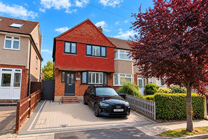3 Bedroom End Of Terrace House For Sale In Lynmouth Avenue, Morden, SM4