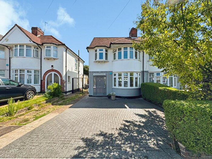 4 Bedroom Semi-Detached House For Sale In Stoneyfields Lane, Edgware, HA8