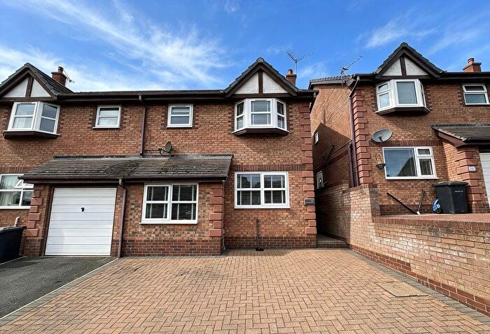 3 Bedroom Semi-Detached House For Sale In Conolly Close, Penrhyn Bay, LL30