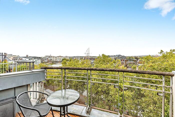 2 Bedroom Flat For Sale In Hotwell Road, Bristol, BS8